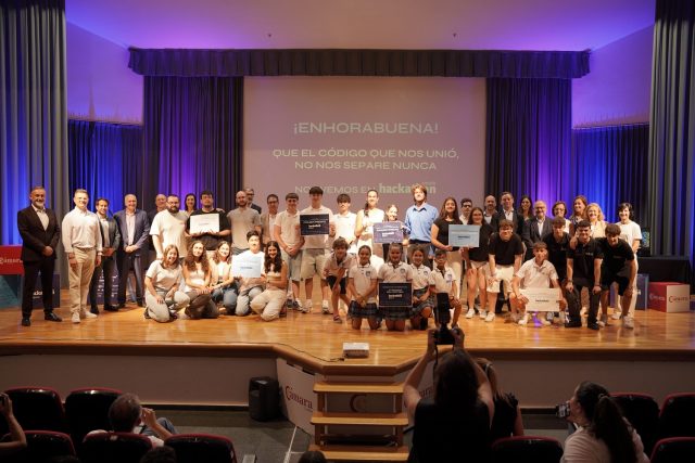 Nayar impulsa el talento joven en la final de Hackathon Cámara Castellón 2025